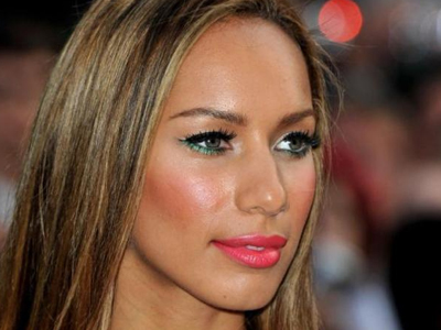 Τιρκουάζ σκιά στο κάτω βλέφαρο; Το λατρεύουμε!